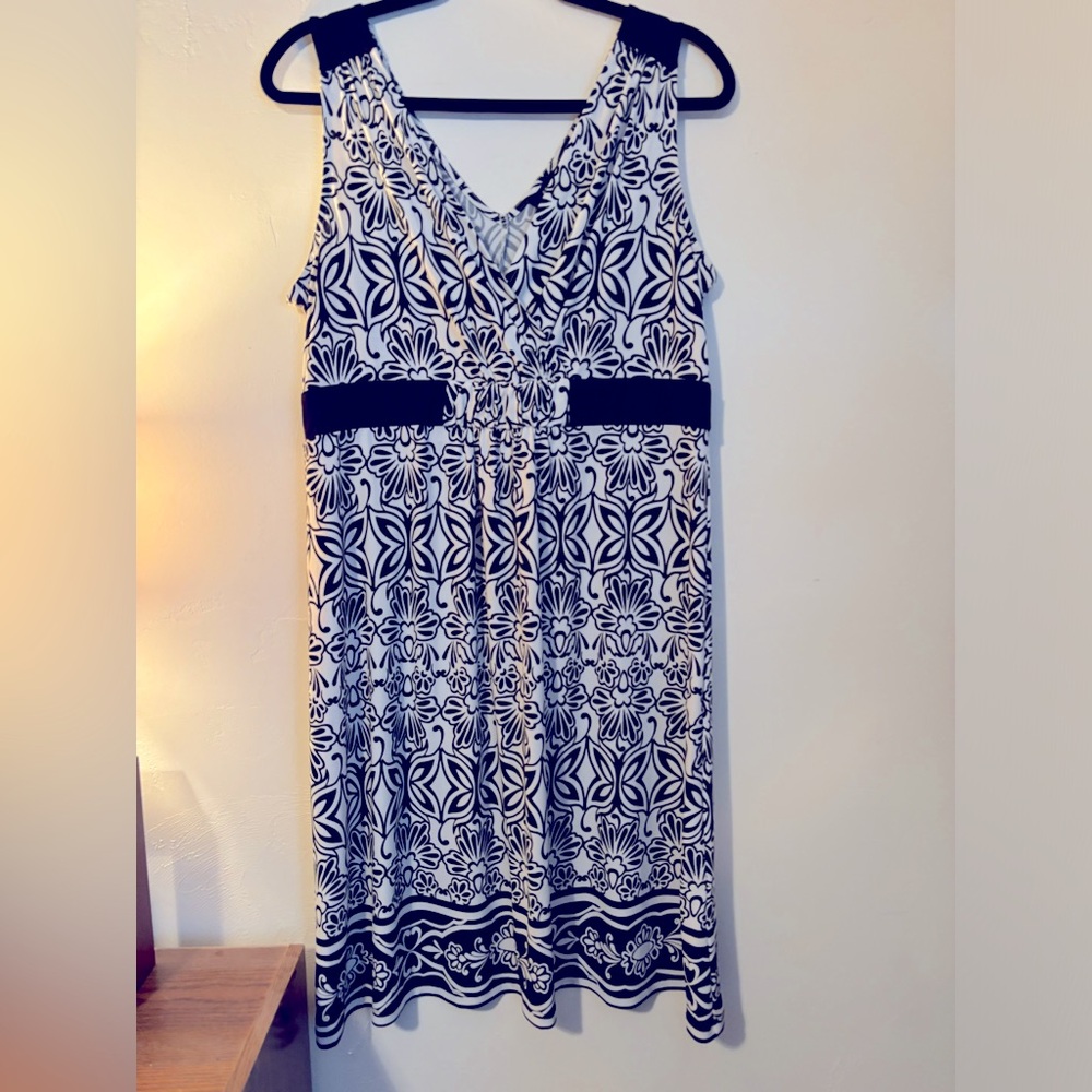 Apt. 9 sleeveless dress with empire waist. Sz L